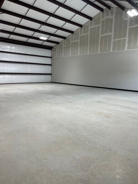 More Photos Of 2711 Daisy Dr, Austin Unknown For Lease