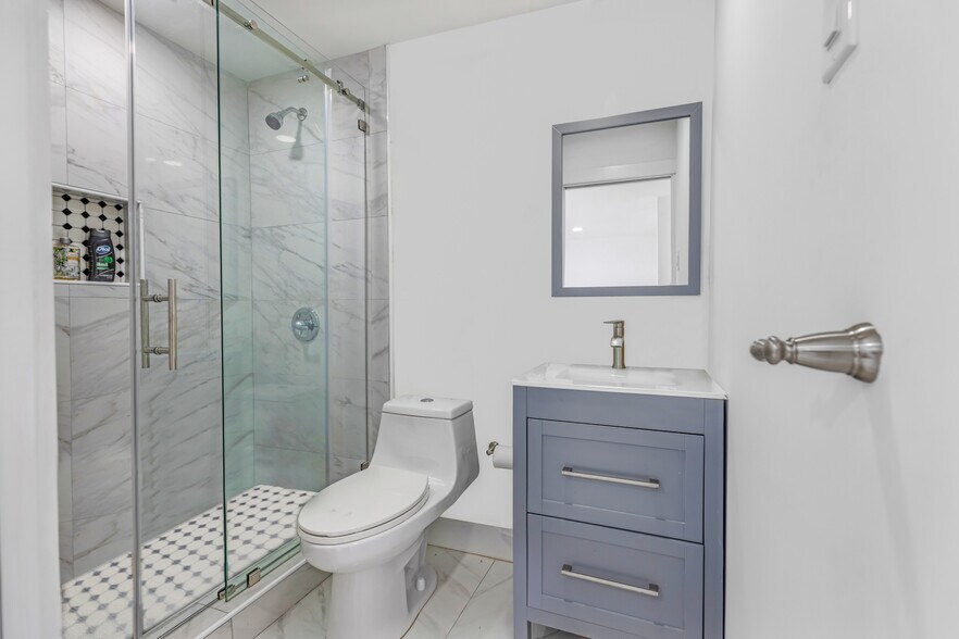 More Photos Of 1235 NW 54th St, Miami Auto Dealership For Sale