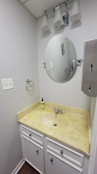 More Photos Of 14339 Torrey Chase Blvd, Houston Loft Creative Space For Lease