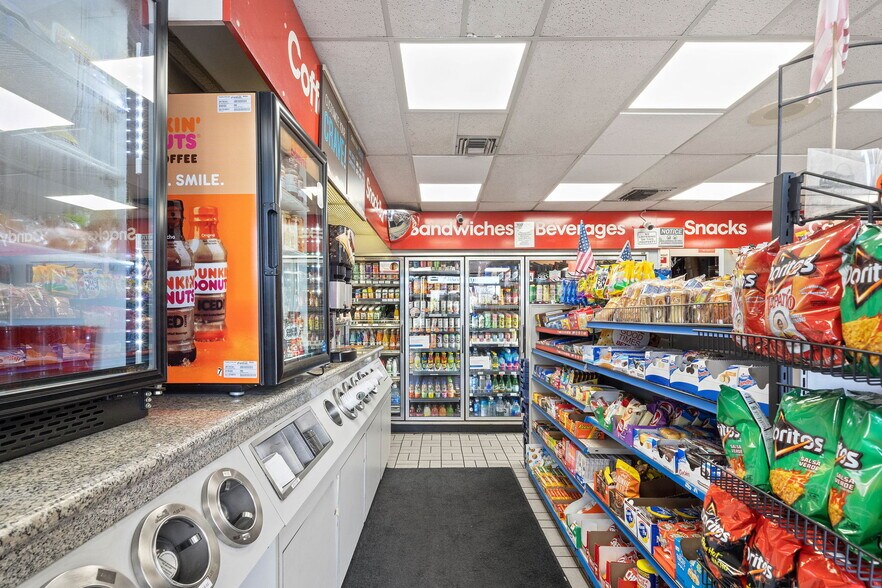 More Photos Of 5560 Van Nuys Blvd, Sherman Oaks Service Station For Sale