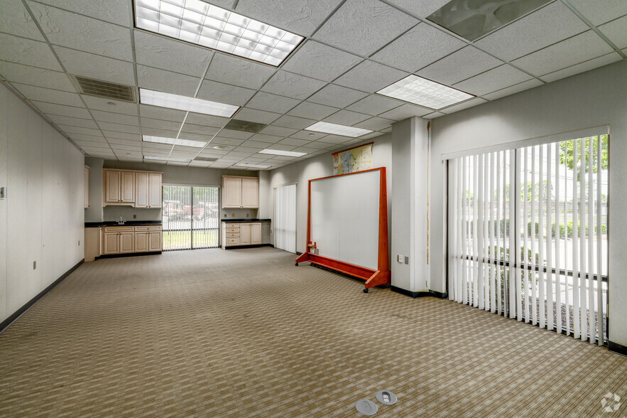 More Photos Of 115 S Dwelle St, Charlotte Unknown For Lease