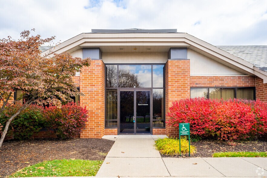 More Photos Of 1455 Valley Center Pky, Bethlehem Office For Lease
