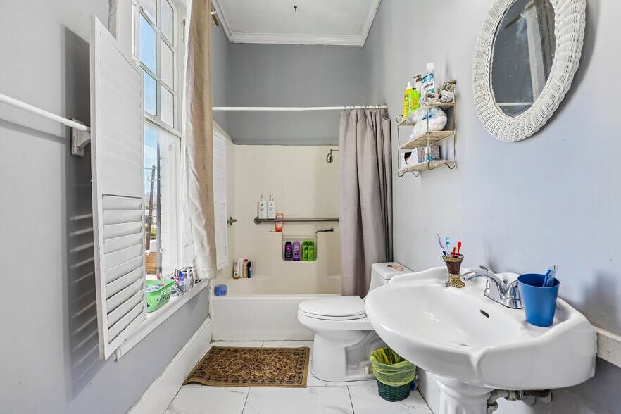 More Photos Of 421 Howard St, San Antonio Hospitality For Sale