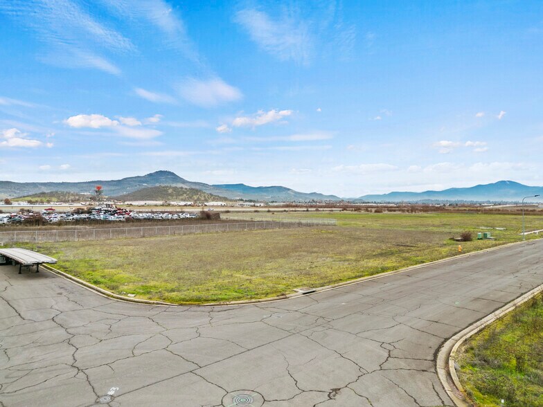 More Photos Of 4702 Industry Dr, Central Point Land For Sale