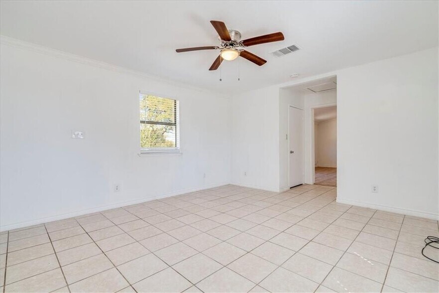 More Photos Of 1701 N Farm to Market 1626, Buda Light Distribution For Sale
