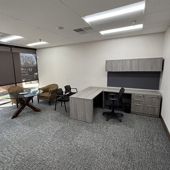 More Photos Of 8737 King George Dr, Dallas Office For Lease