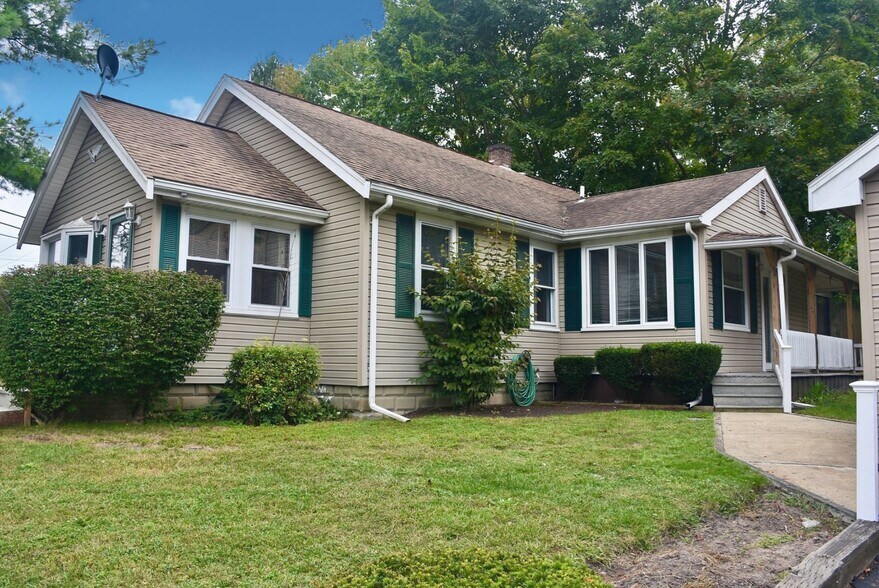 More Photos Of 2567 Cranberry Hwy, Wareham General Retail For Sale