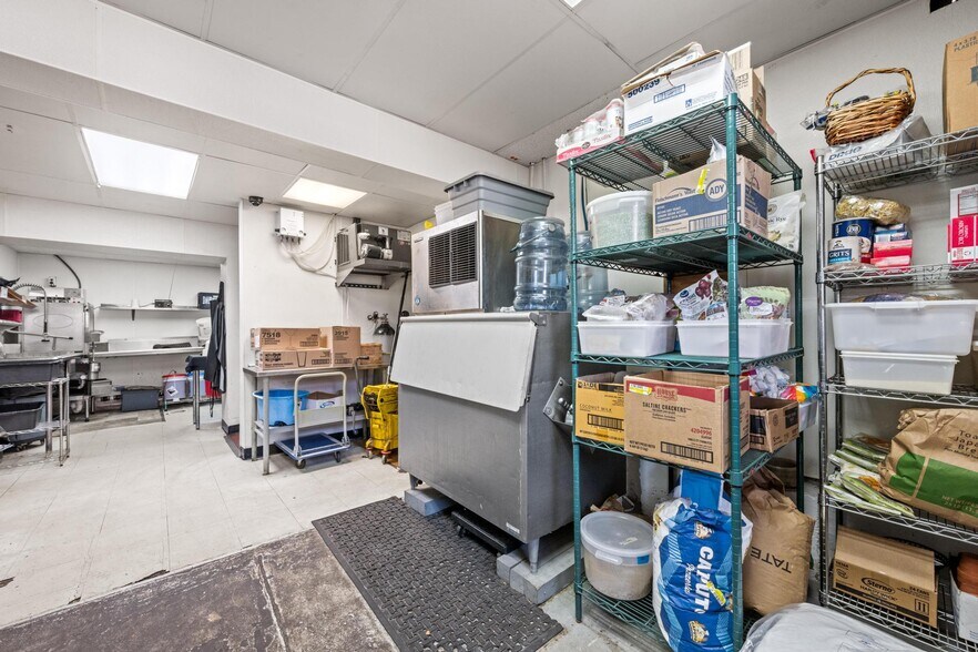 More Photos Of 31 Lakeside Dr, Harveys Lake Restaurant For Sale