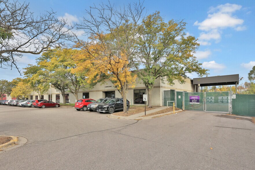 More Photos Of 5 Empire Dr, Saint Paul Flex For Sale