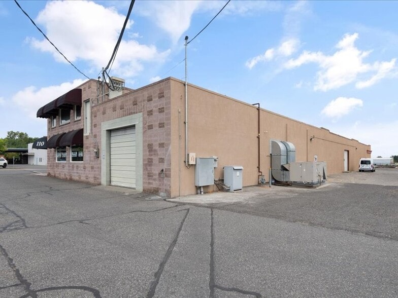 More Photos Of 110 N Cascade St, Kennewick Flex For Sale