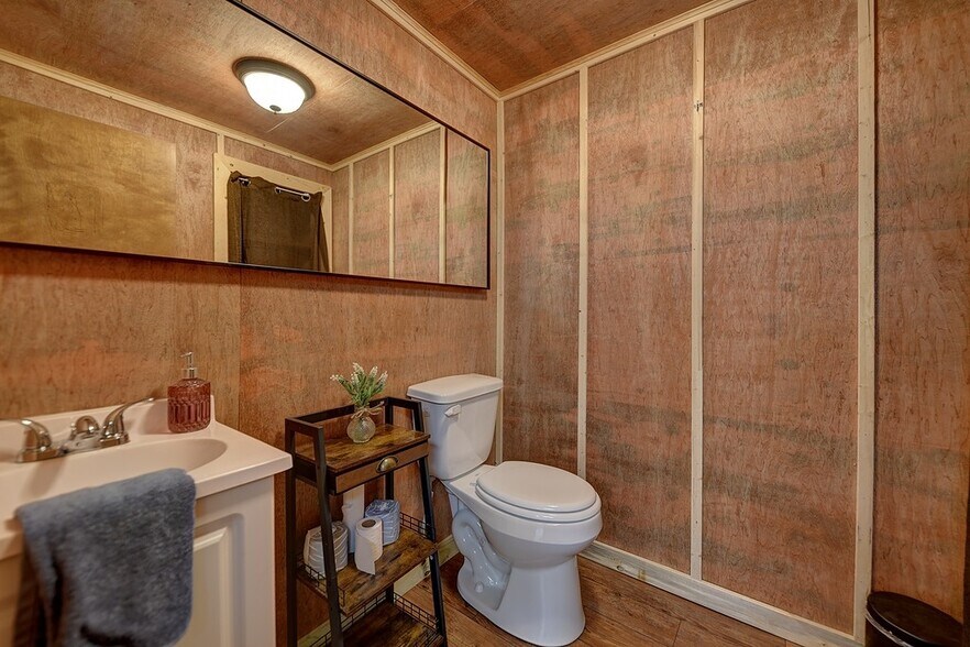 More Photos Of 233 College St, Schulenburg Sports And Entertainment For Sale