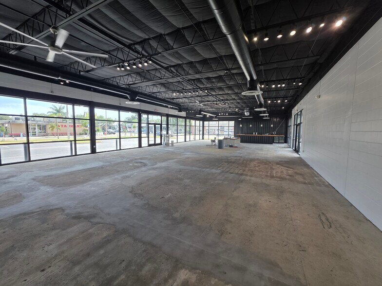 More Photos Of 2401 Dr Martin Luther King Jr St N, Saint Petersburg Freestanding For Lease