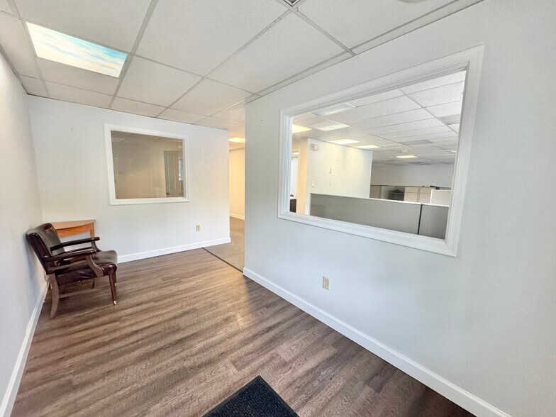 More Photos Of 625 Barksdale Rd, Newark Medical For Lease