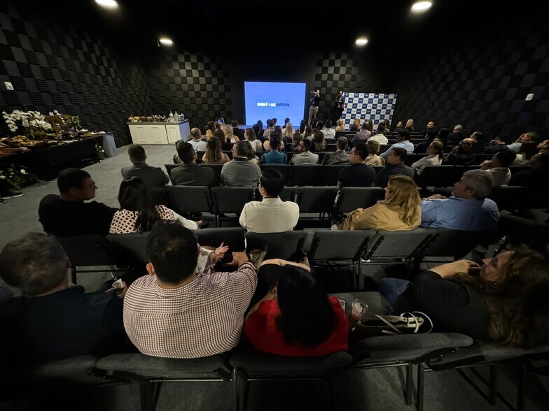 More Photos Of 2121 S Hiawasee Rd, Orlando Coworking Space