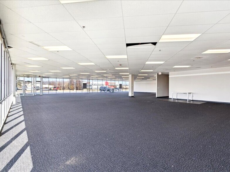 More Photos Of 2350 Sycamore Rd, Dekalb Freestanding For Lease