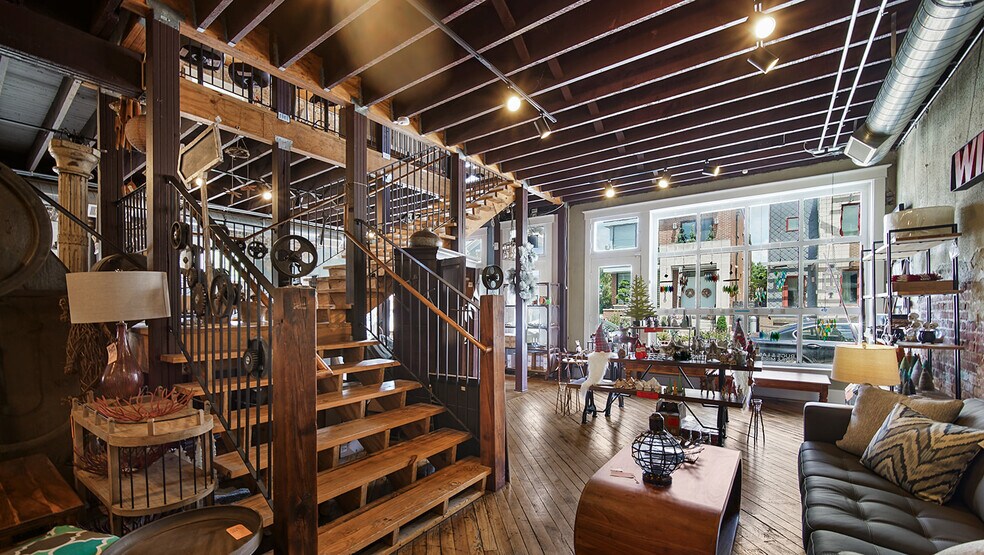 More Photos Of 517-521 E Walnut St, Indianapolis Storefront Retail Office For Sale