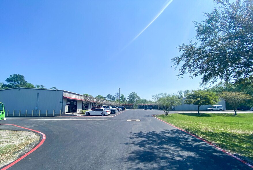 More Photos Of 16753 Donwick Dr, Conroe Warehouse For Lease