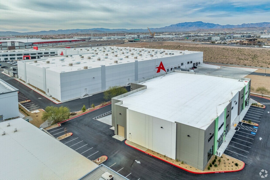 More Photos Of 5765 W Sunset Rd, Las Vegas Distribution For Lease