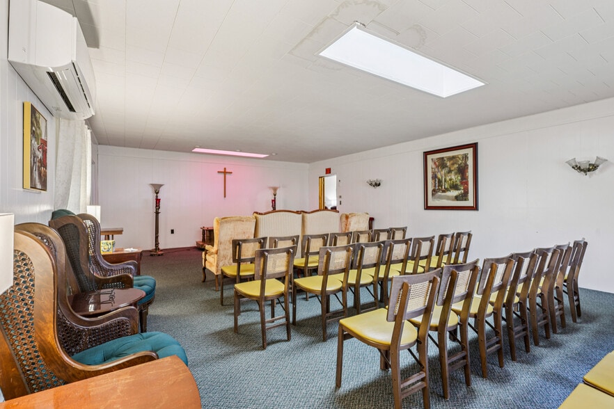 More Photos Of 43 E Main St, Stony Point Specialty For Sale