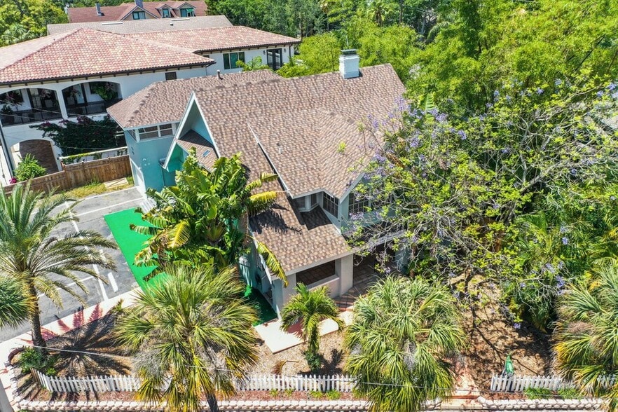More Photos Of 532 Beach Dr NE, Saint Petersburg Hospitality For Sale
