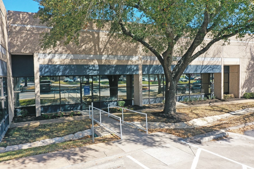 More Photos Of 700 Jeffrey Way, Round Rock Flex For Lease