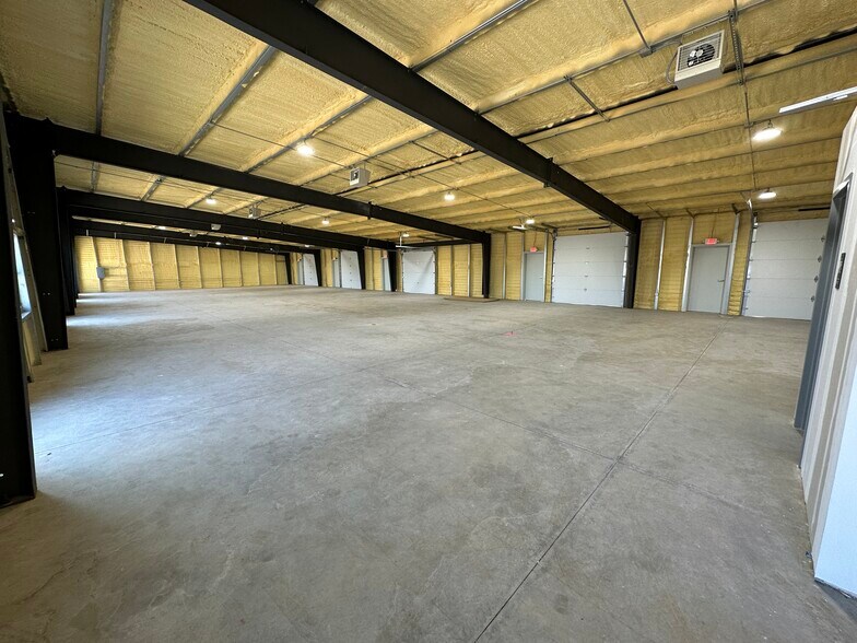 More Photos Of 15137 S County Line Rd, Justin Unknown For Lease