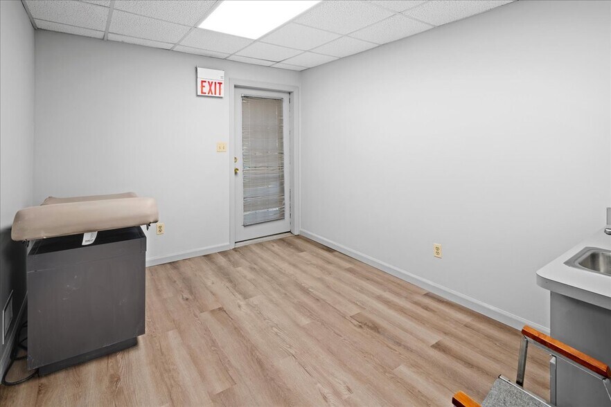 More Photos Of 5 Mountain Blvd, Warren Office For Lease