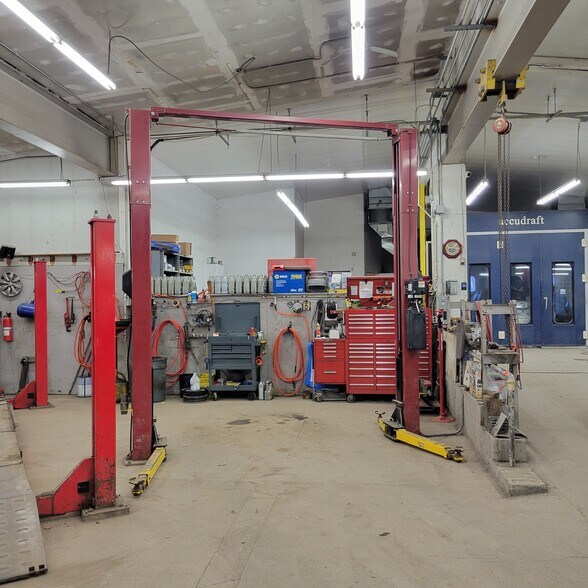 More Photos Of 61 Sullivan St, Wurtsboro Showroom For Sale