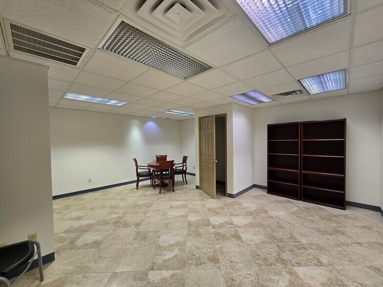 More Photos Of 3347 Rudy St, Knoxville Light Distribution For Lease
