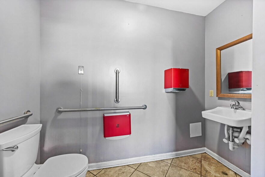 More Photos Of 364 W Putnam Ave, Greenwich Office For Lease