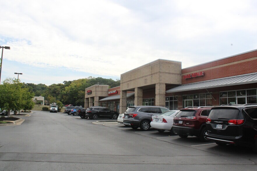 More Photos Of 19321 E US Highway 40 Hwy, Independence Unknown For Lease