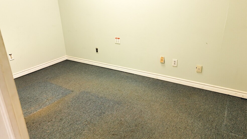 More Photos Of 1235 Shawson Dr, Mississauga Manufacturing For Lease