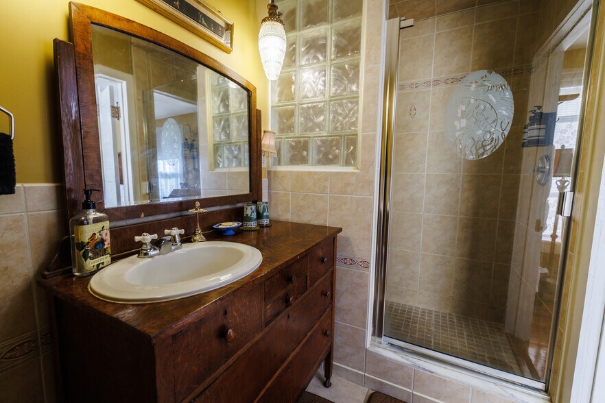 More Photos Of 215 E French Ave, Orange City Hospitality For Sale