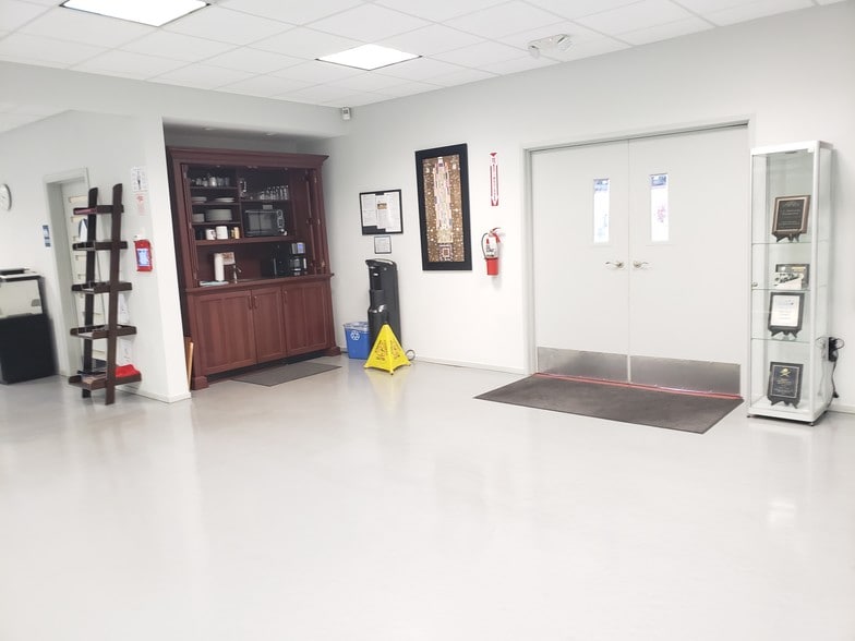 More Photos Of 852 S Alta Vista Ave, Monrovia Warehouse For Lease