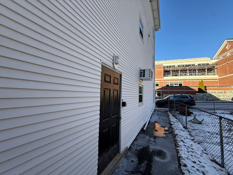 More Photos Of 8-10 Essex St, Andover Storefront Retail Office For Lease
