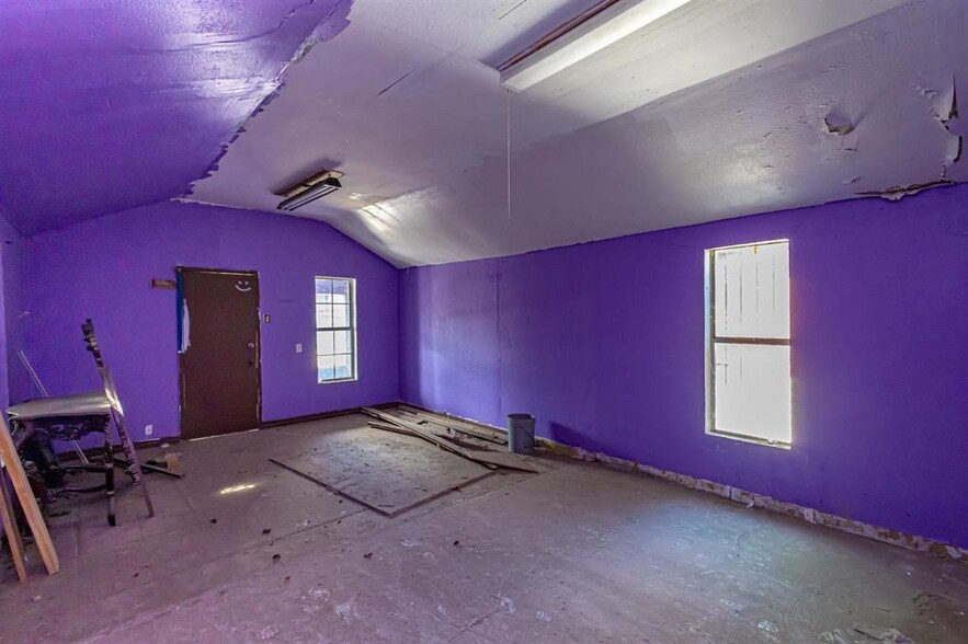 More Photos Of 1801 San Bernardo Ave, Laredo General Retail For Sale