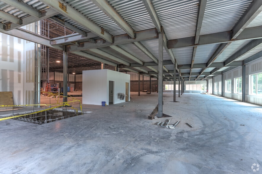 More Photos Of 31 Farinella Dr, East Hanover Warehouse For Lease