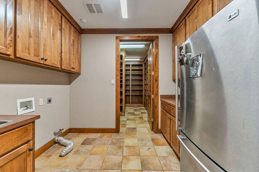 More Photos Of 43 Pool Rd, Richards Specialty For Sale