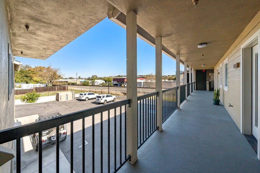 More Photos Of 1400 Railroad St, Paso Robles Office For Lease