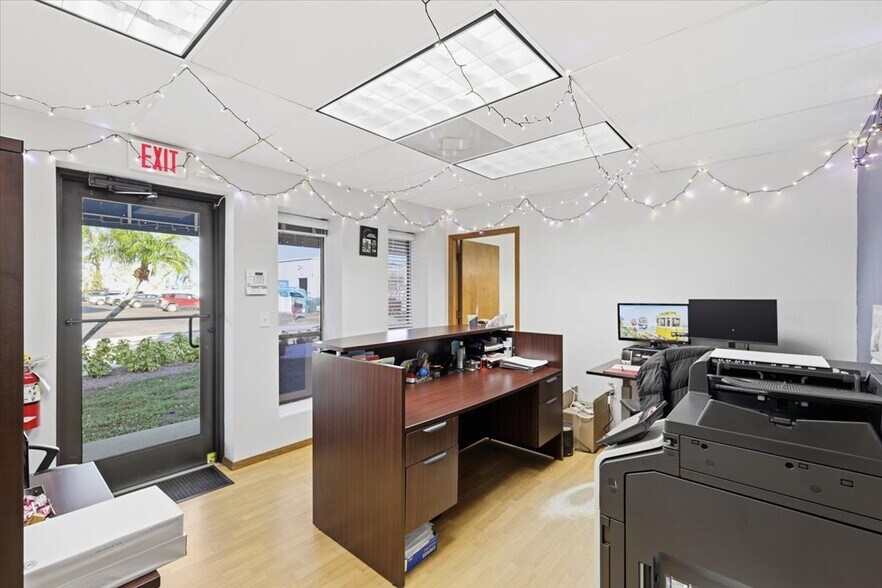 More Photos Of 711 60th St Ct E, Bradenton Light Distribution For Sale