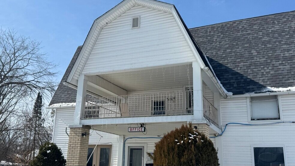 More Photos Of 11355 N Saginaw St, Mount Morris Hotel For Sale