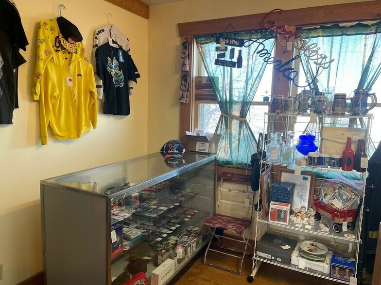 More Photos Of 43W407 US Highway 20, Pingree Grove Storefront Retail Residential For Sale