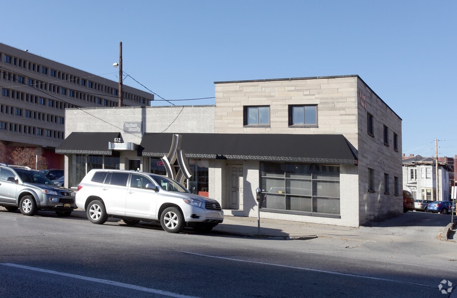 Primary Photo Of 612 N Delaware St, Indianapolis Freestanding For Sale