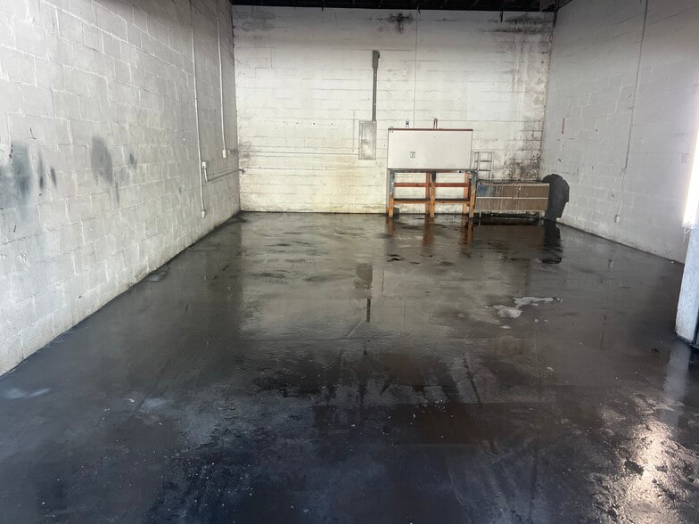 More Photos Of 4131 Lenox Ave, Jacksonville Warehouse For Lease