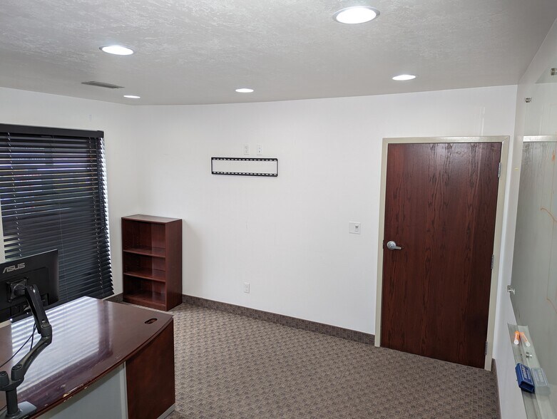 More Photos Of 332 E 3300 S, Salt Lake City Light Distribution For Lease