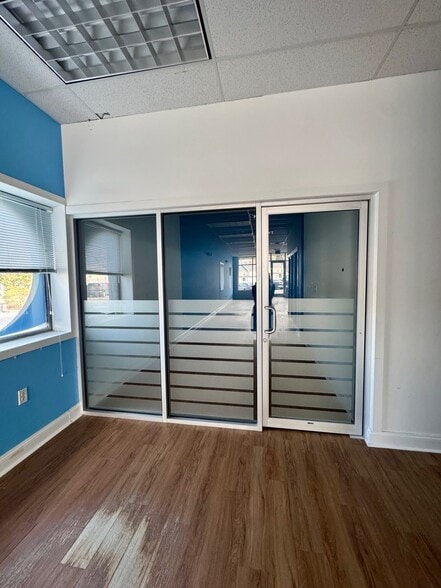 More Photos Of 19413 Jingle Shell Way, Lewes Storefront Retail Office For Lease