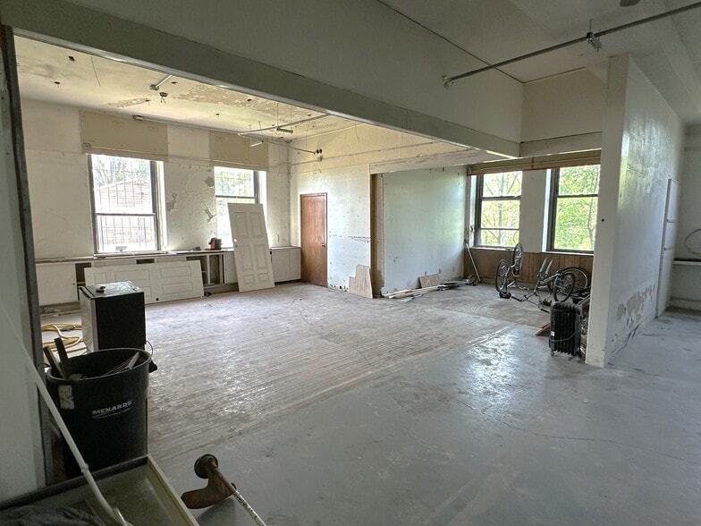 More Photos Of 921 W State St, Rockford Schools For Sale