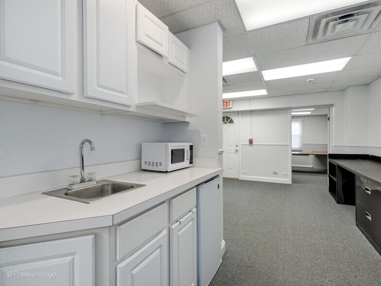 More Photos Of 440 Central Ave, Highland Park Storefront Retail Office For Lease