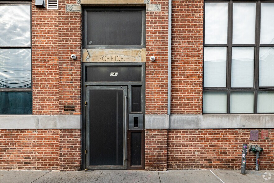 More Photos Of 657 Morgan Ave, Brooklyn Apartments For Lease