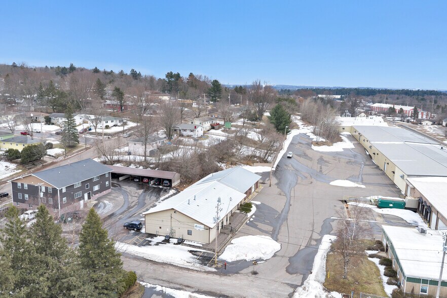 More Photos Of 911 Thomas St, Wausau Light Distribution For Lease